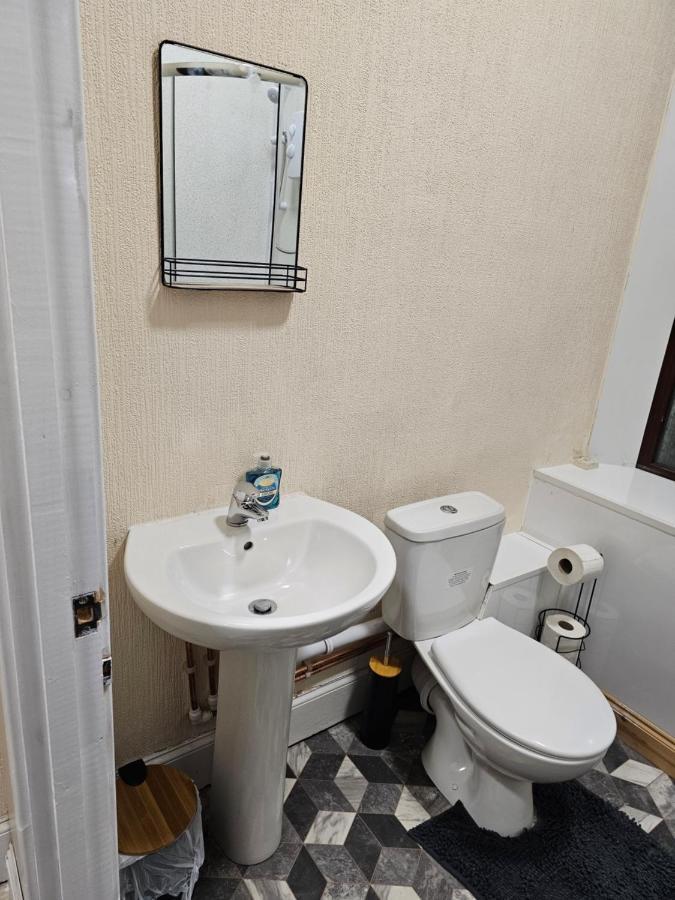 Skyline Queen'S Suites 203 Суонзи Екстериор снимка