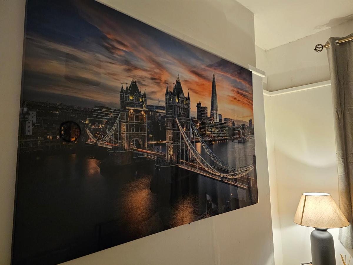 Skyline Queen'S Suites 203 Суонзи Екстериор снимка